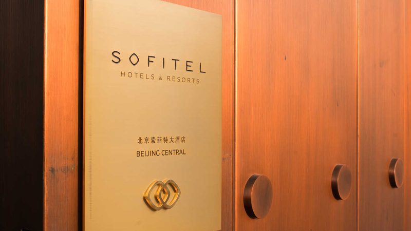 以下是一些出国旅游时可能用到的实用物品：